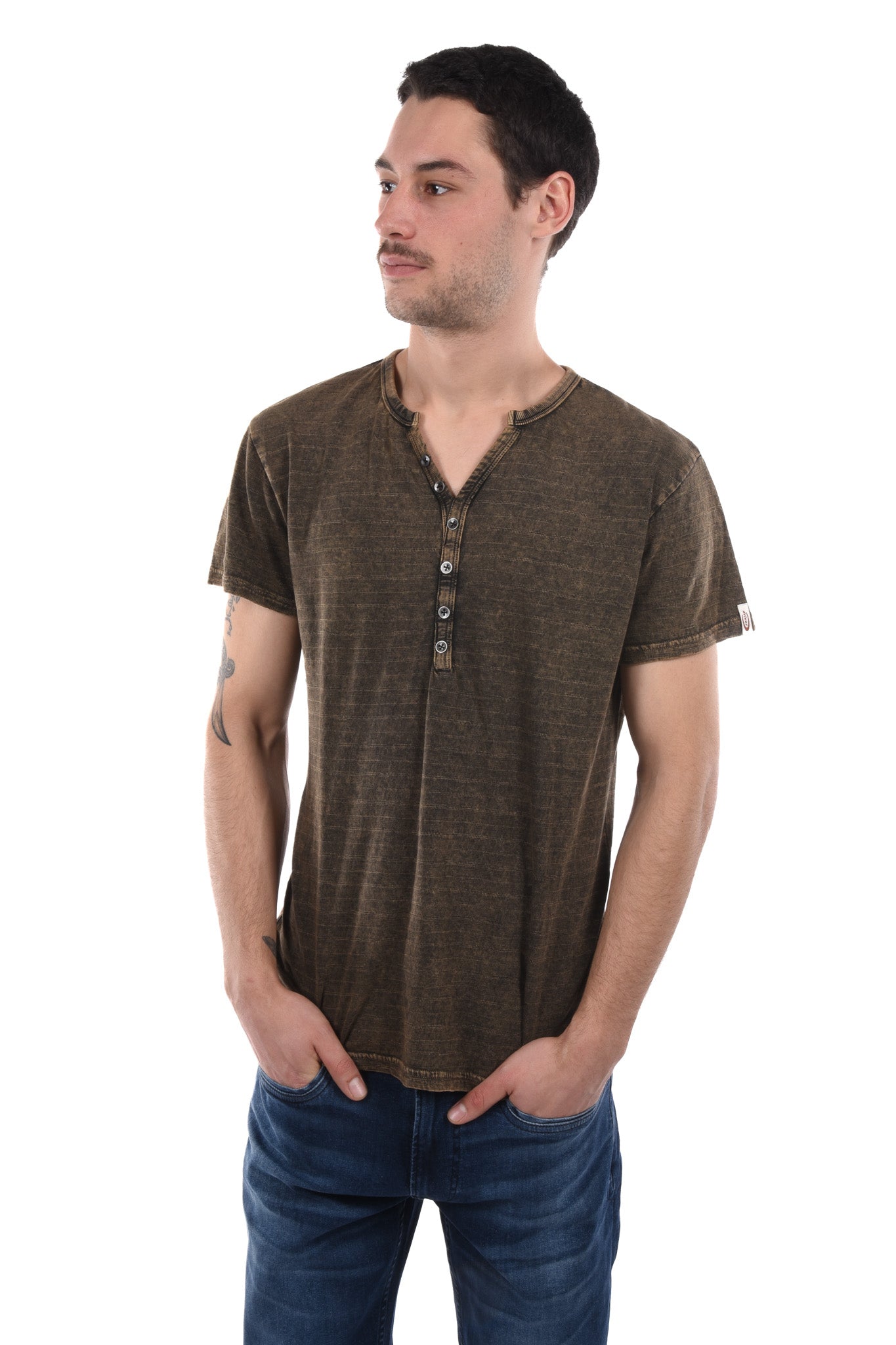 Niam T-Shirt buttons