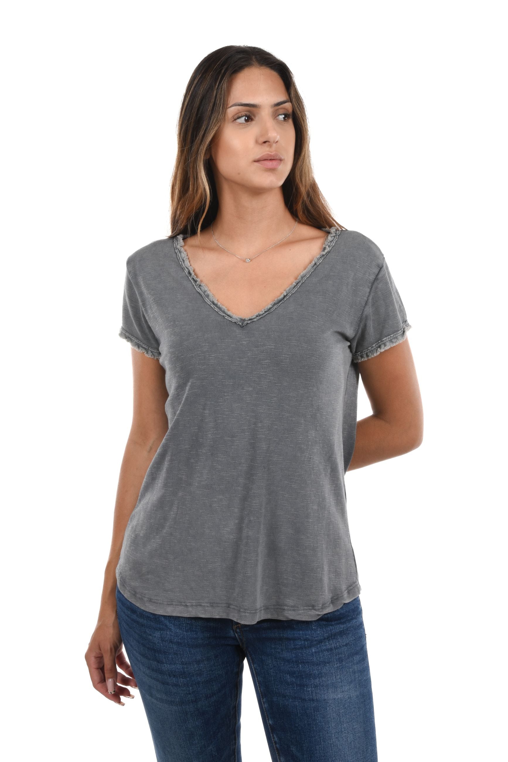Essence T-Shirt V-Neck