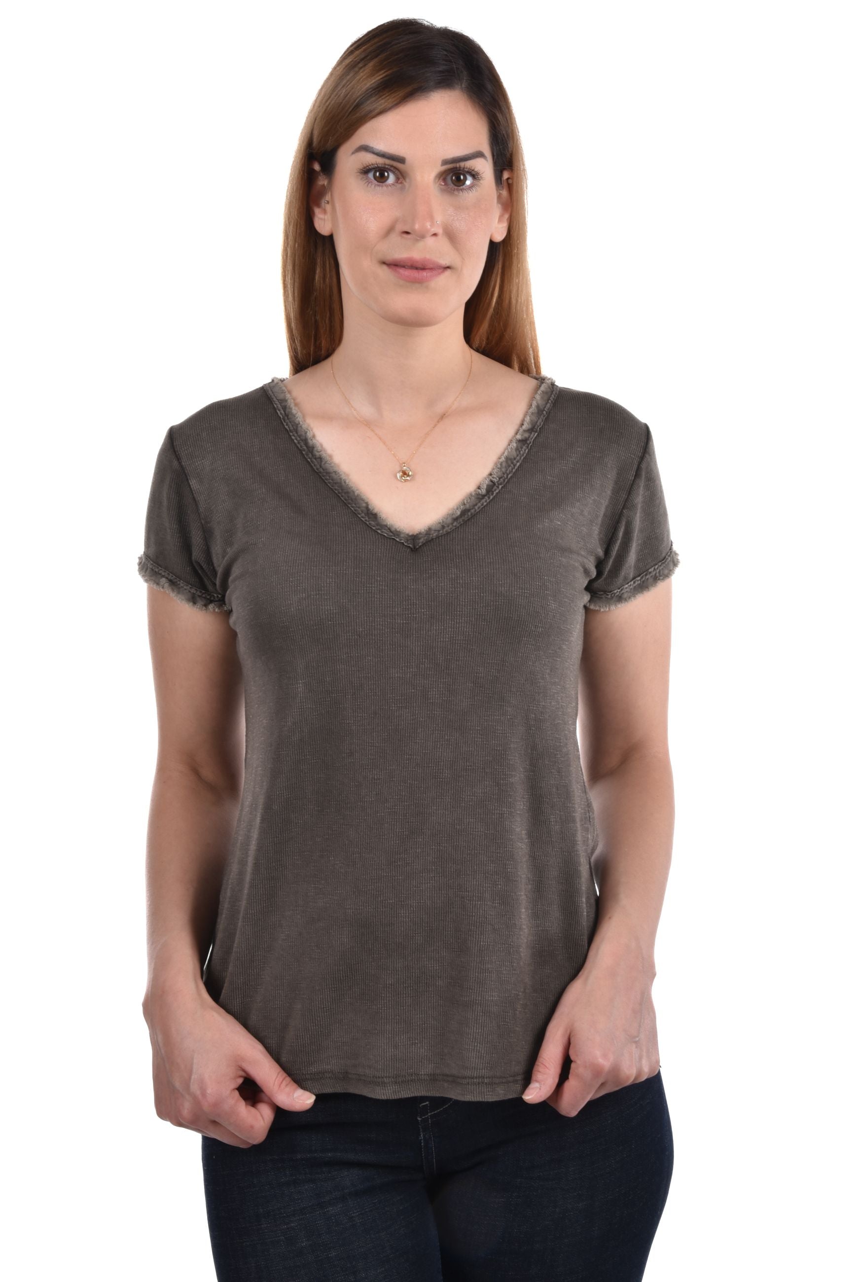 Essence T-Shirt V-Neck