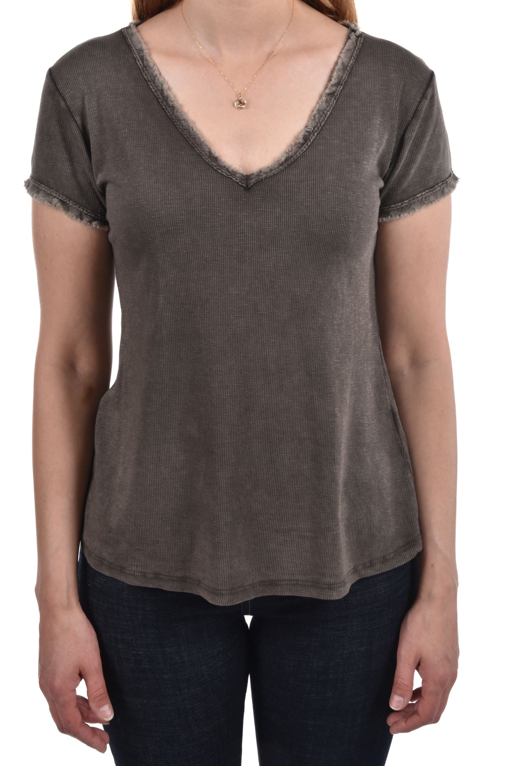 Essence T-Shirt V-Neck