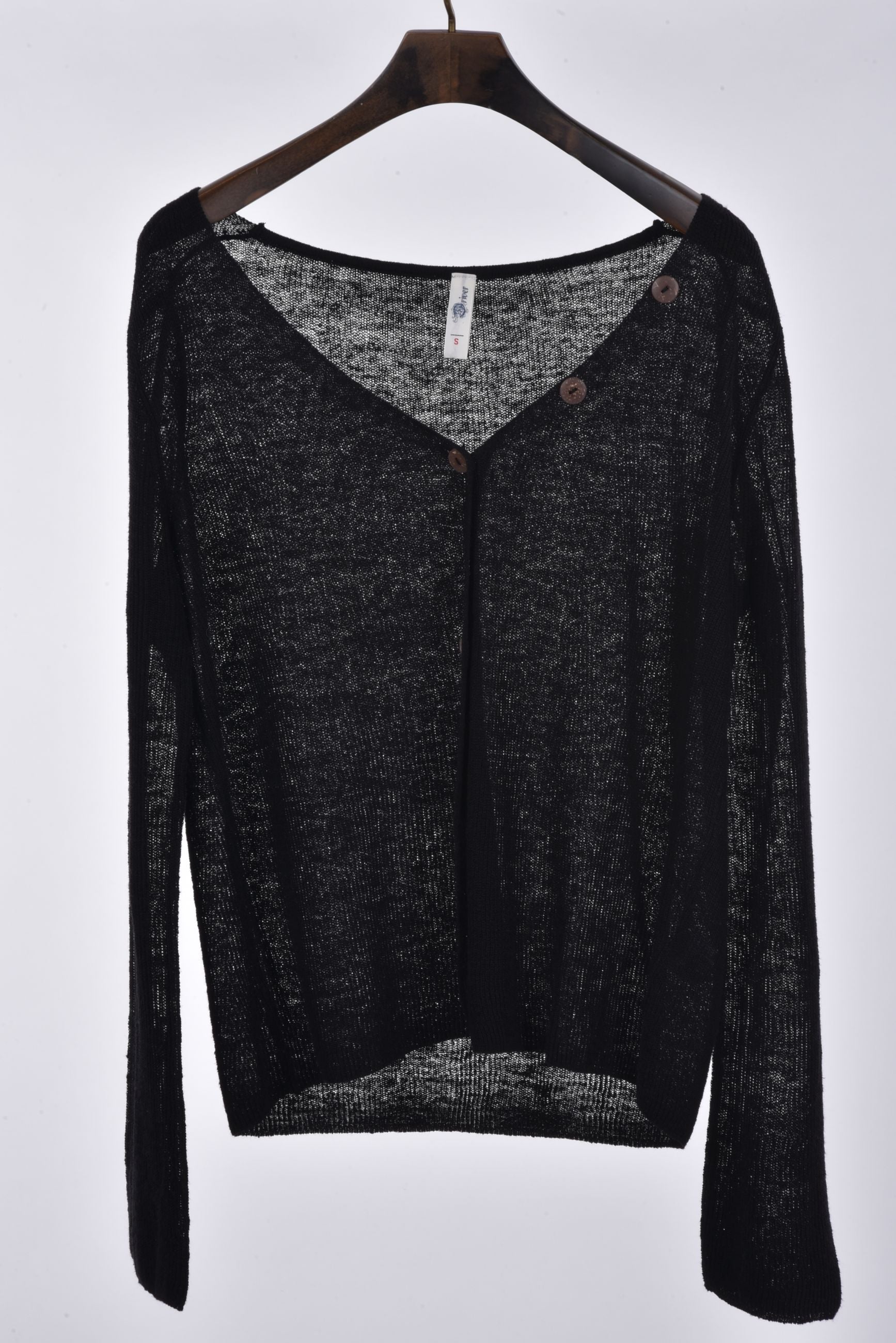 Cuamba Cardigan buttons