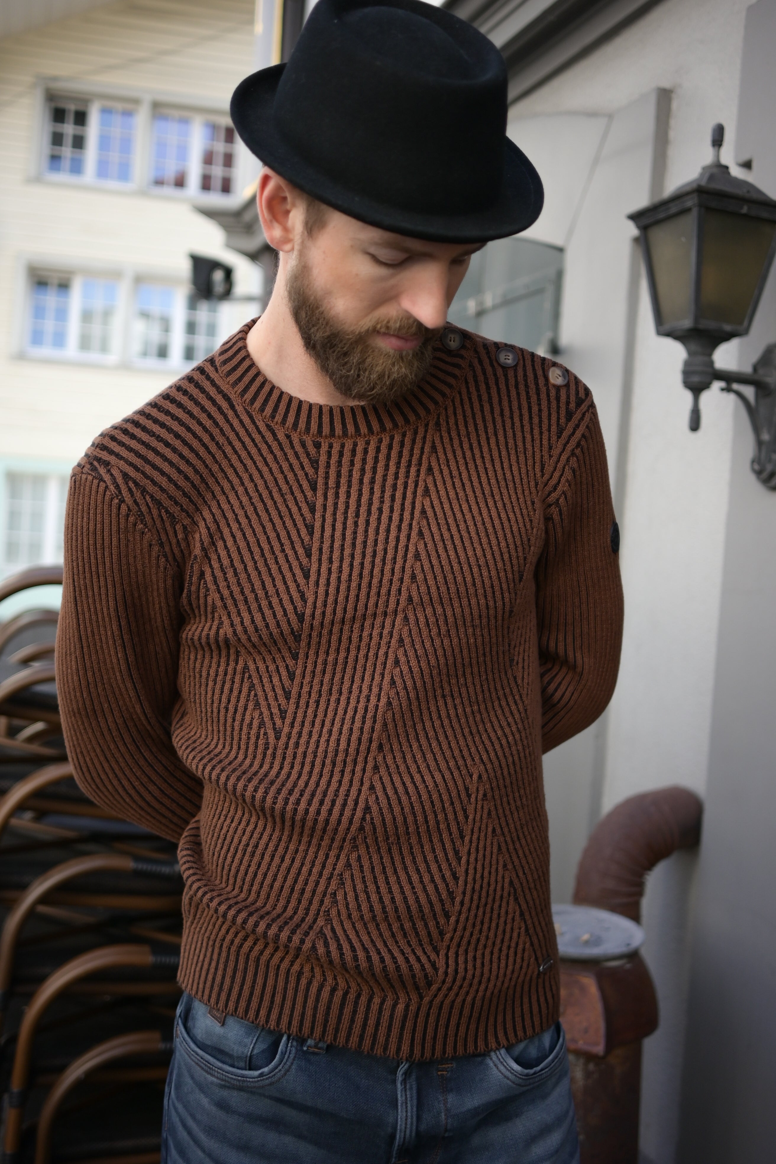 Cardiff Pullover buttons