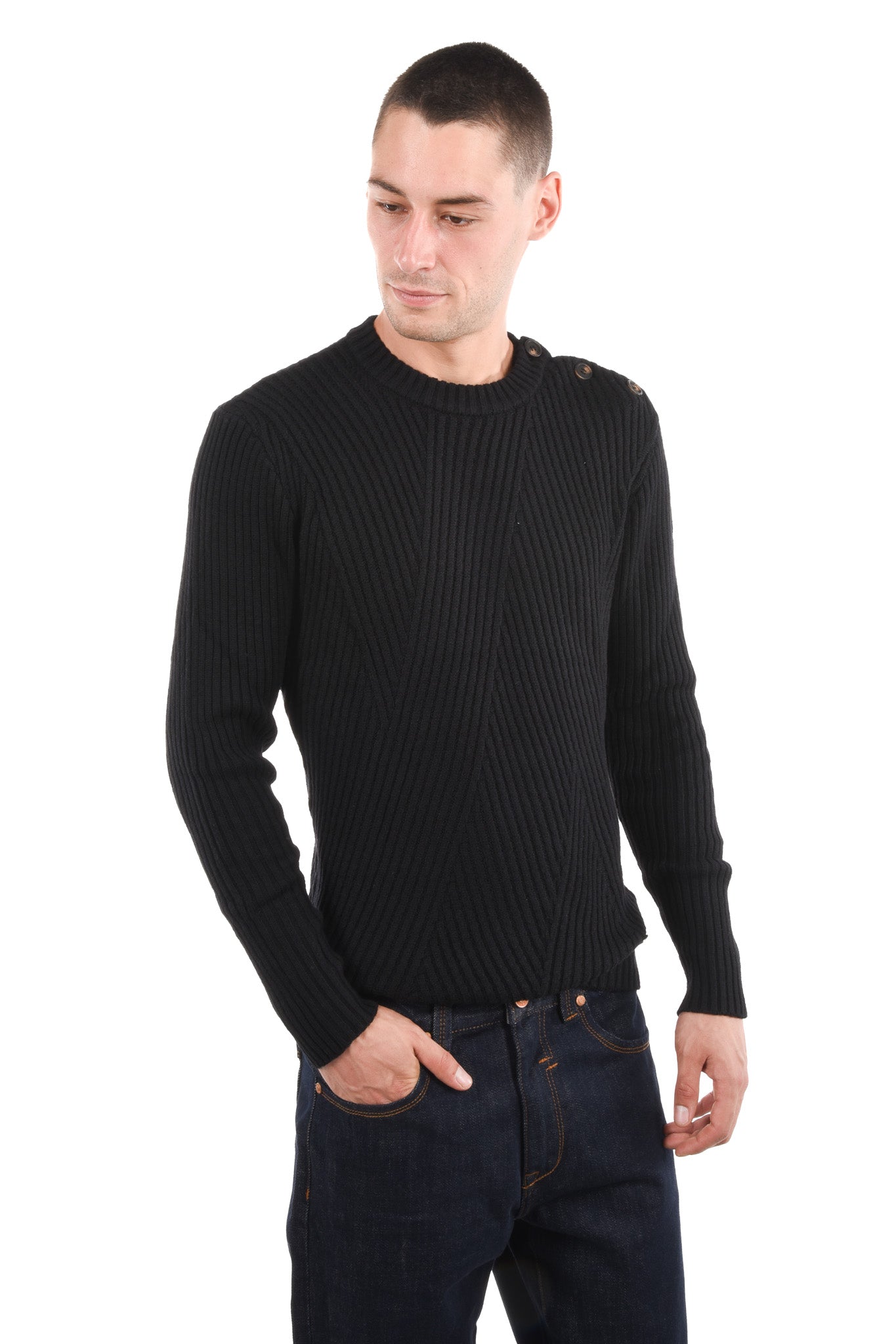 Cardiff Pullover buttons