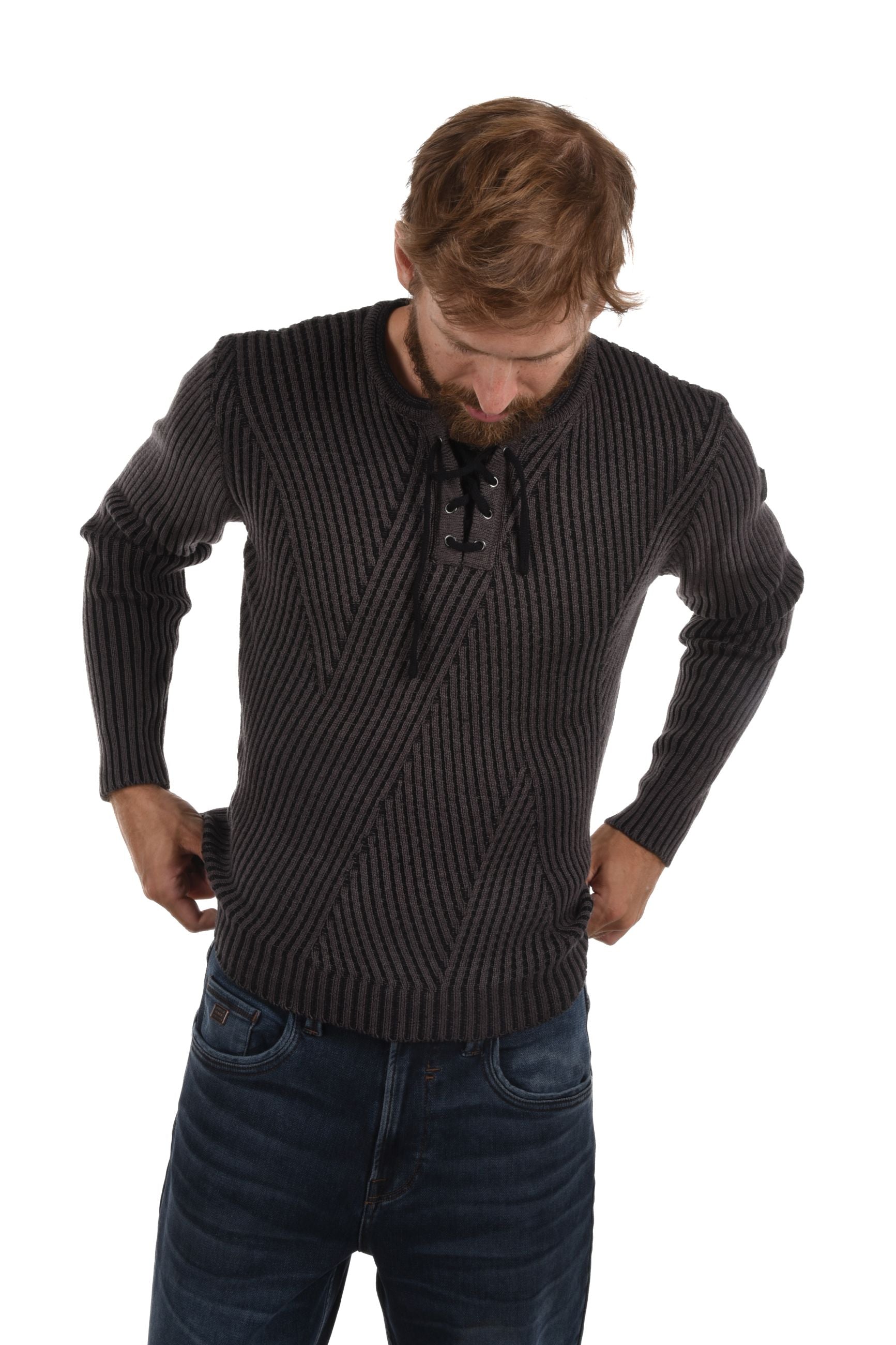 Chamonix Pullover strings
