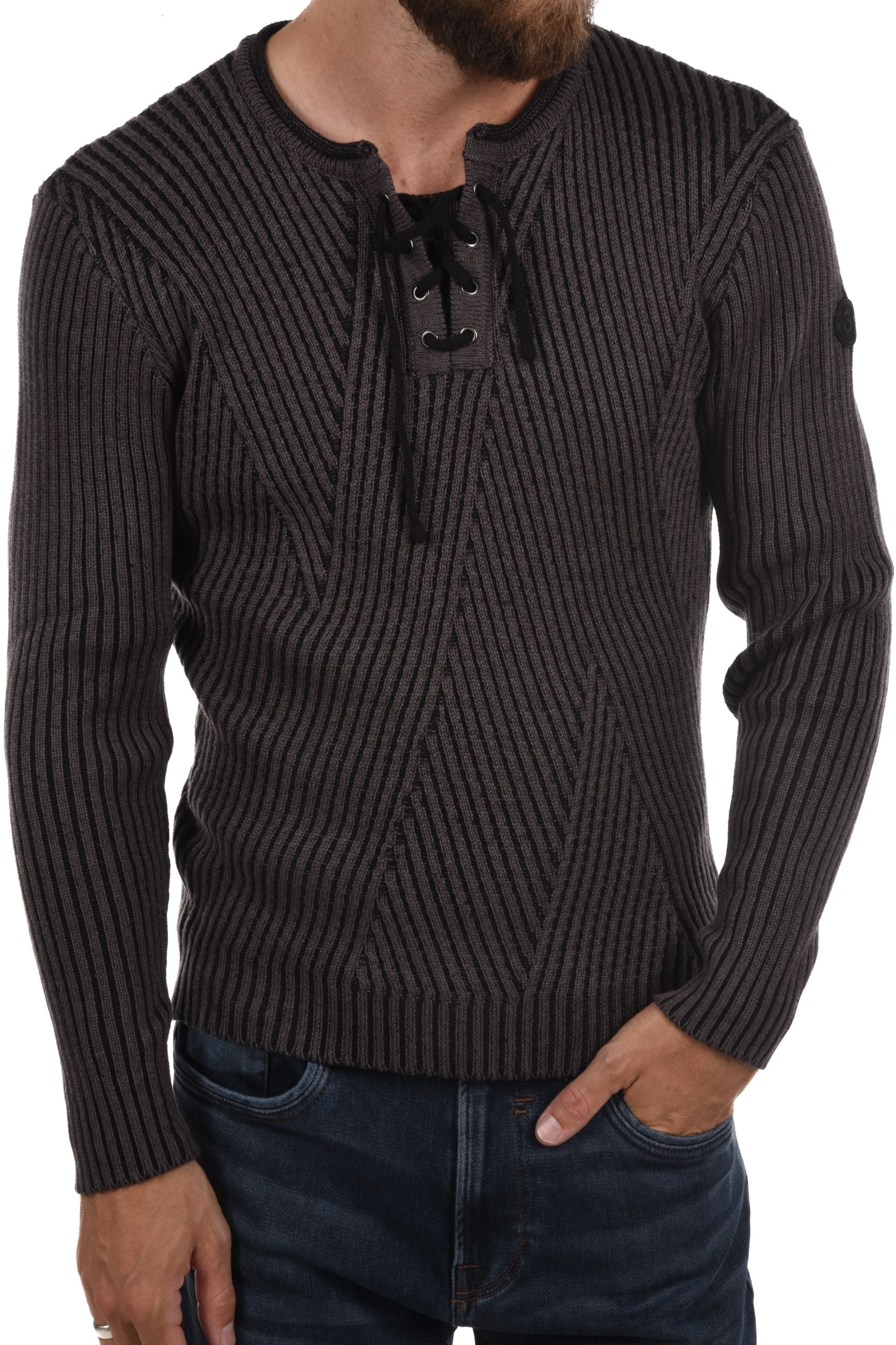 Chamonix Pullover strings