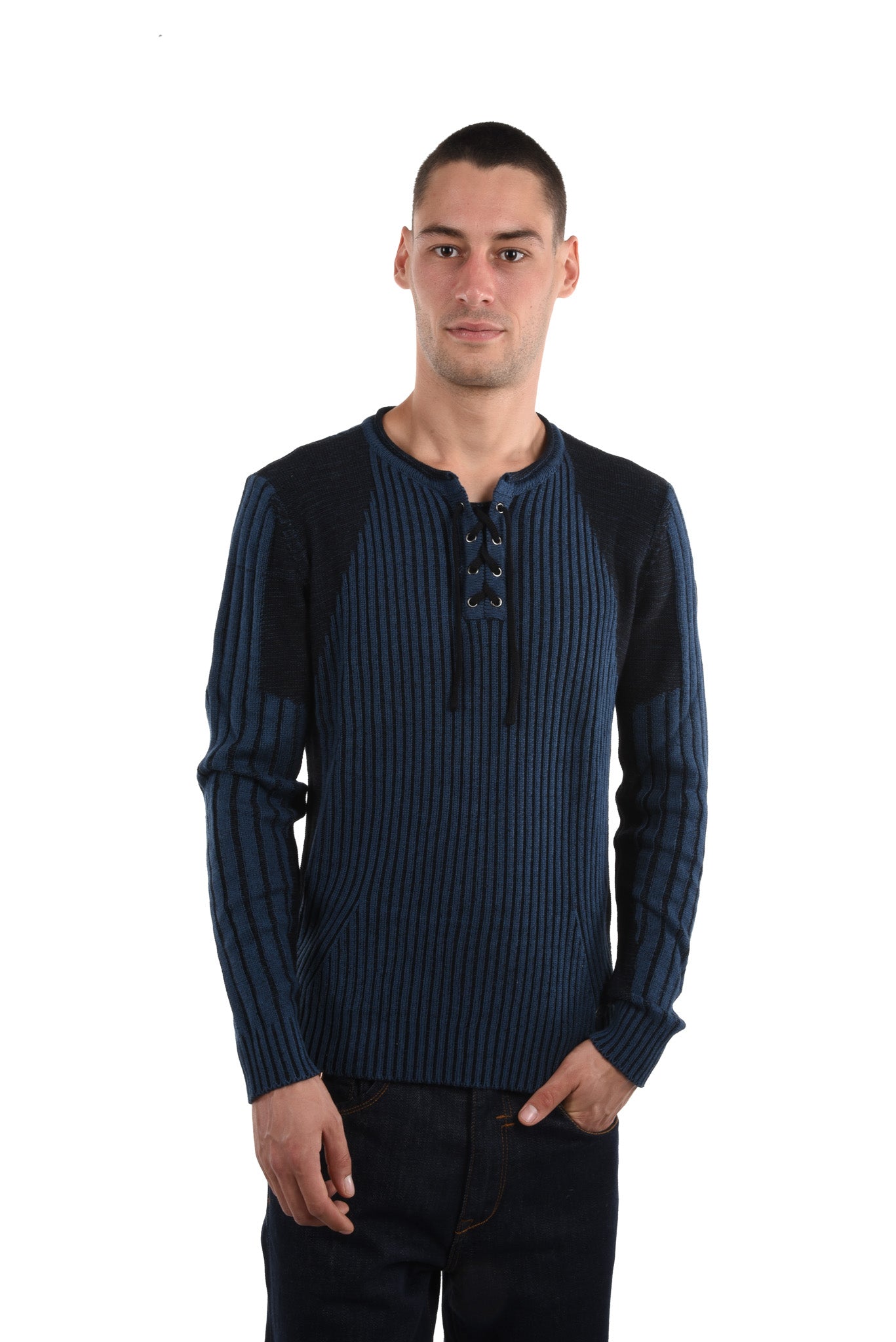 Chamonix Pullover strings