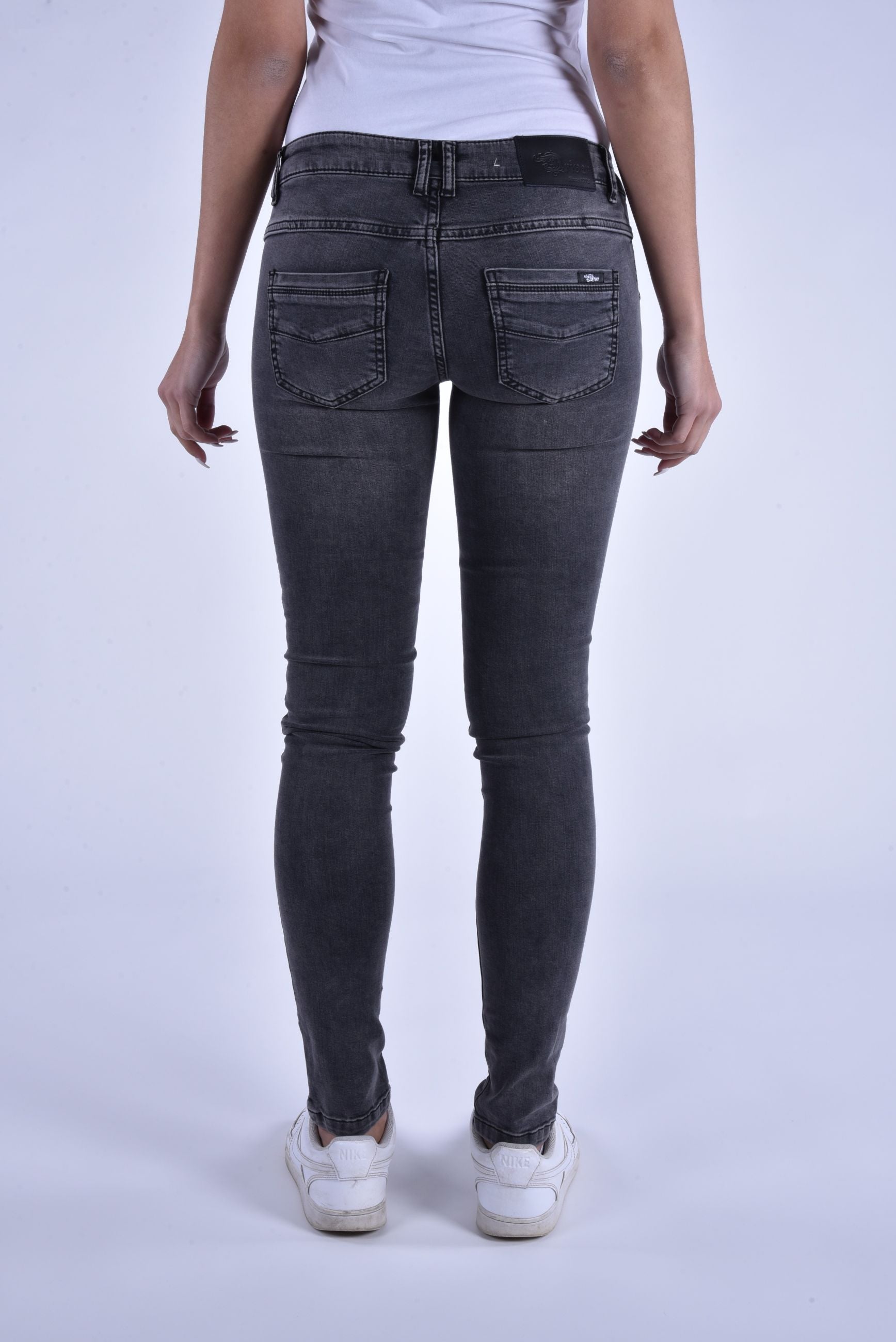 Lulu Slim Fit low waist buttons