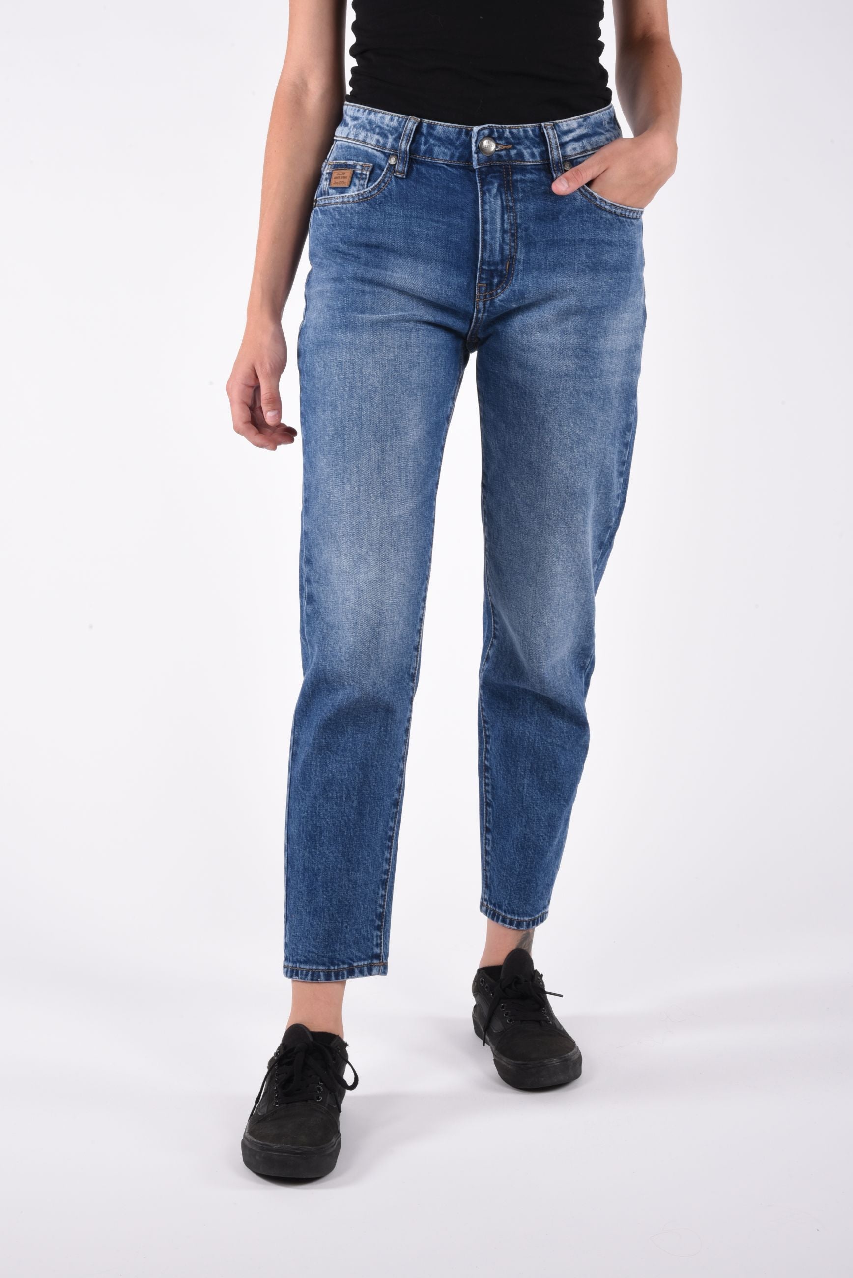 Kristie Mom Fit cropped