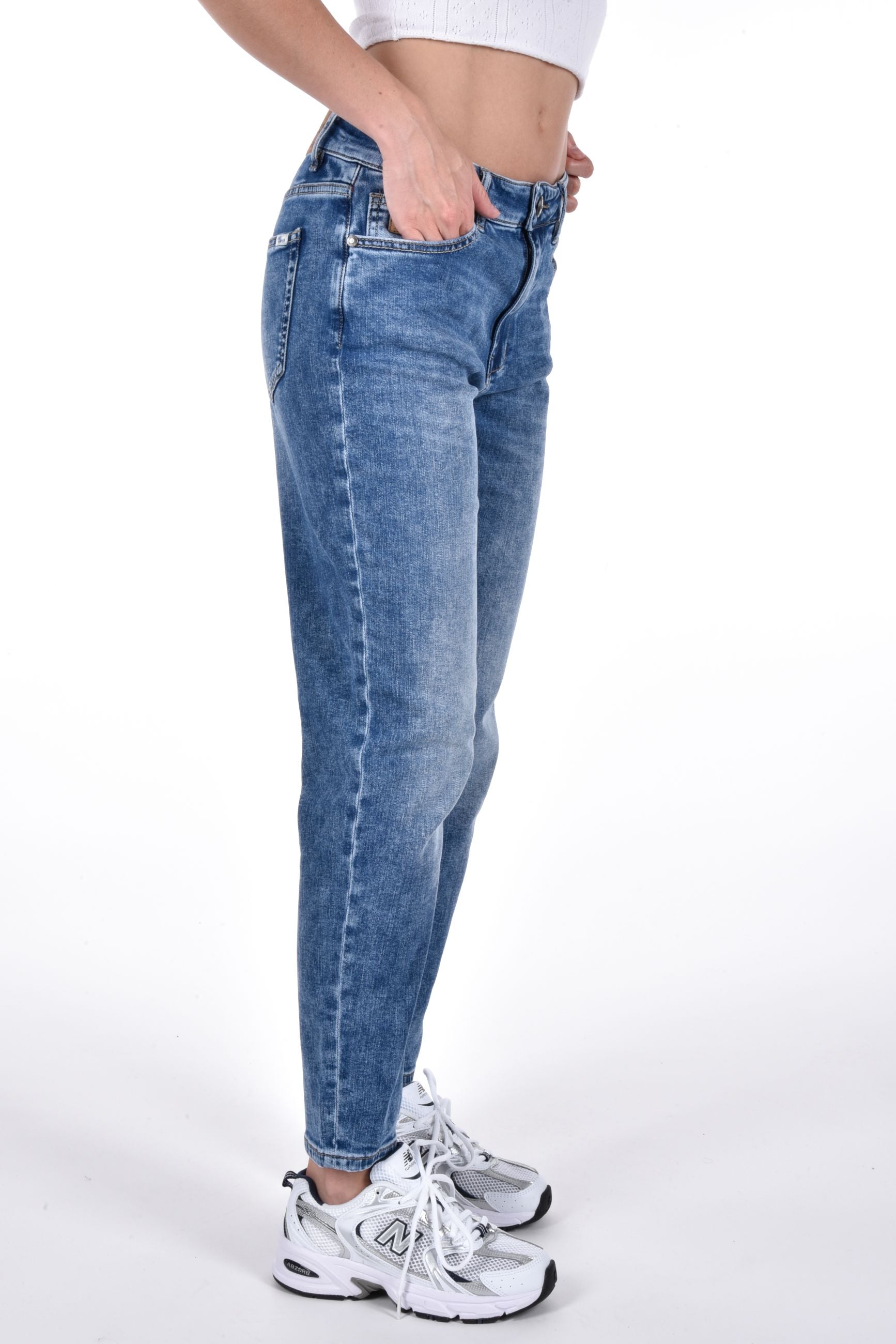 Kristie Mom Fit cropped