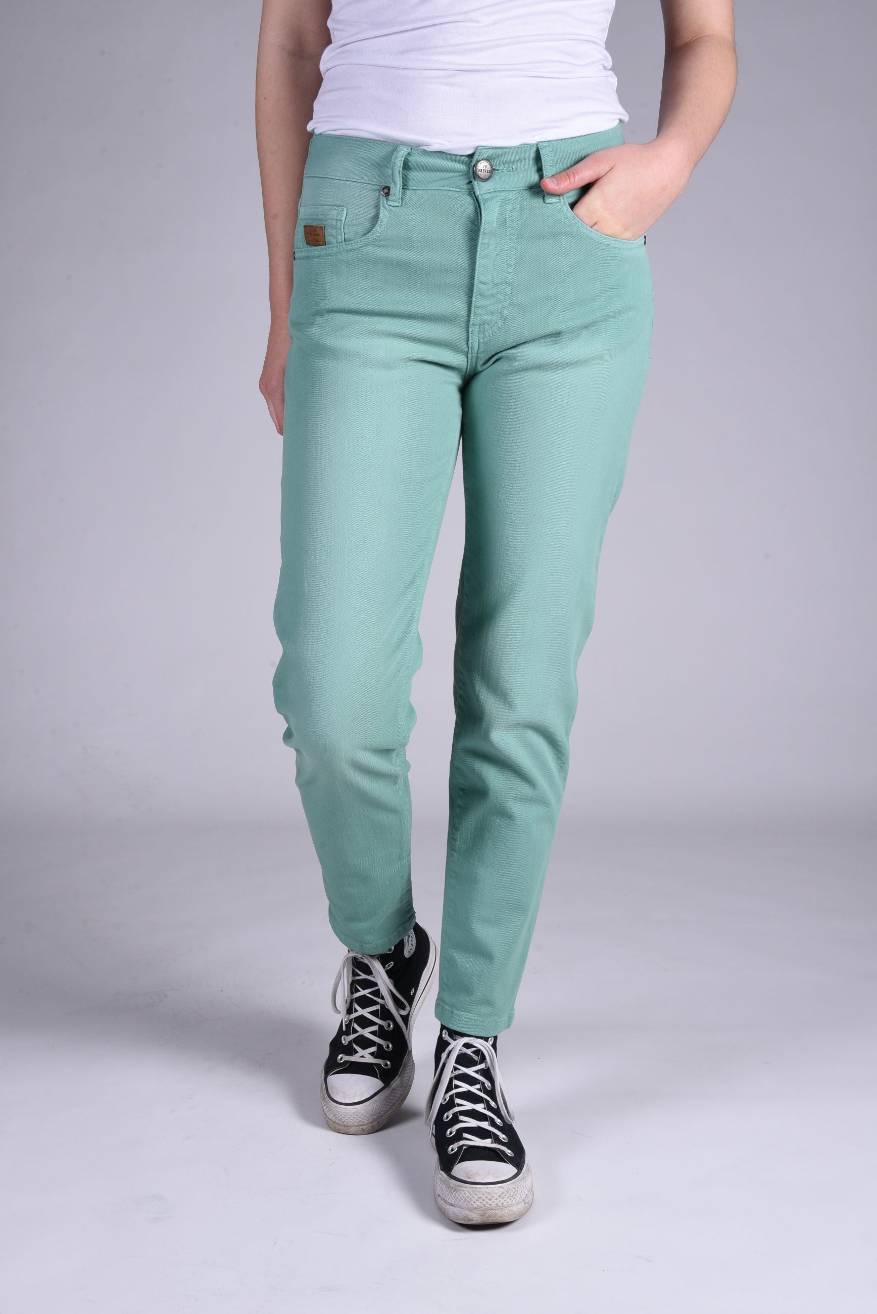 Kristie Mom Fit color denim