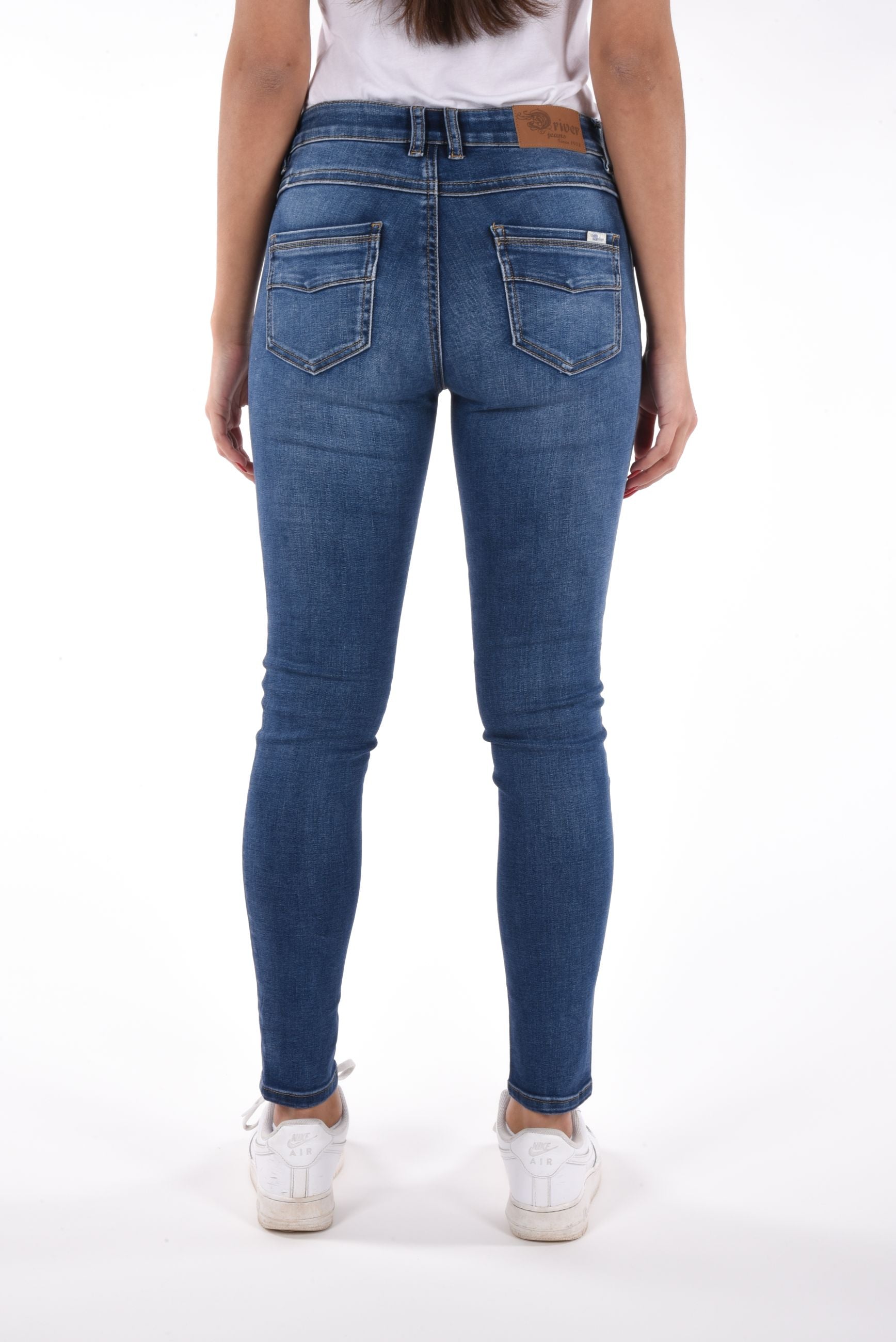 Lulu Slim Fit mid