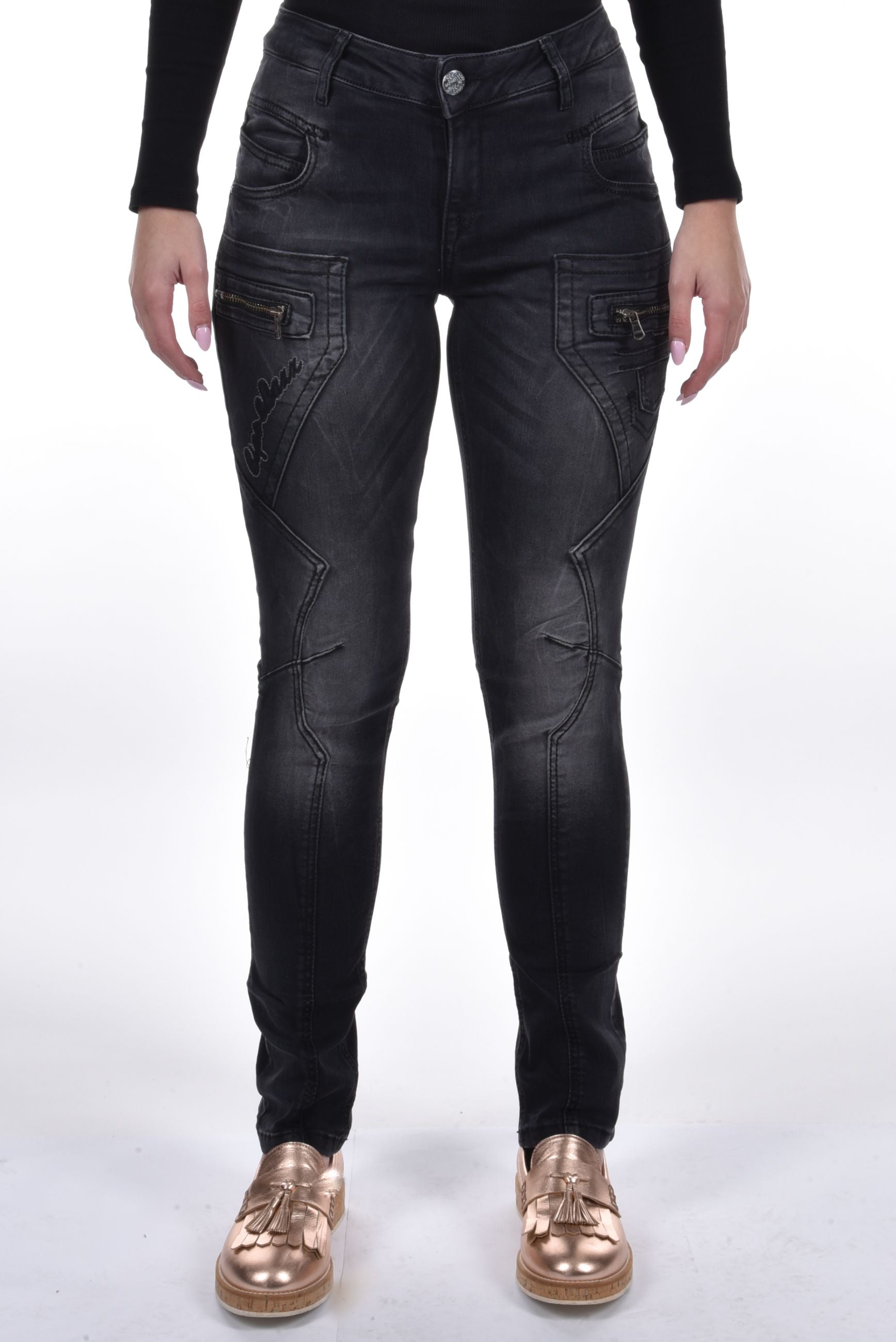 Jeans Saddle Stitching
